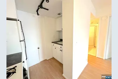 2185 Lemoine 5B #5B, Fort Lee, NJ 07024 - Photo 5