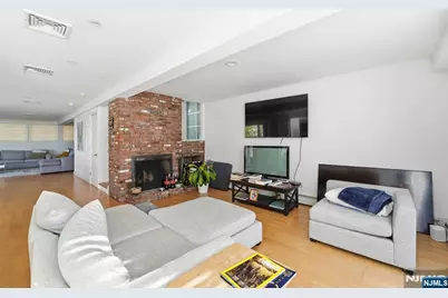 27 Suffolk Lane, Tenafly, NJ 07670 - Photo 9