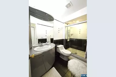 566 Windsor Drive 606 #606, Palisades Park, NJ 07650 - Photo 13