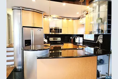 566 Windsor Drive 606 #606, Palisades Park, NJ 07650 - Photo 7