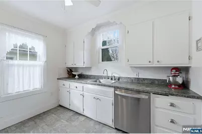 21 South Avenue, Harrington Park, NJ 07640 - Photo 9