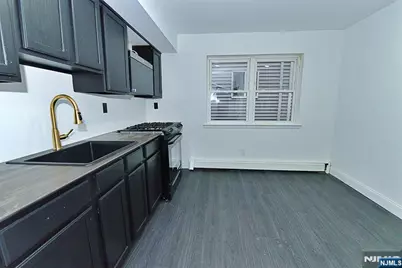 401 Undercliff Avenue, Edgewater, NJ 07020 - Photo 5