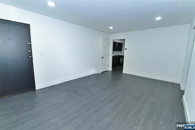 401 Undercliff Avenue, Edgewater, NJ 07020 - Photo 3