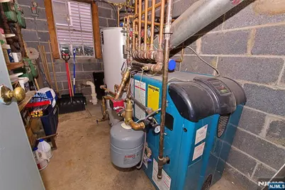 401 Undercliff Avenue, Edgewater, NJ 07020 - Photo 47