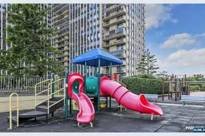 300 Winston Drive C0514 #C0514, Cliffside Park, NJ 07010 - Photo 17