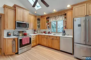 70 Skyline Dr, Oakland, NJ 07436 - Photo 15