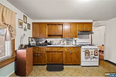 19 Inwood Street, Clifton, NJ 07011 - Photo 9