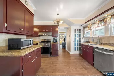 185 Larch Avenue, Teaneck Township, NJ 07666 - Photo 7