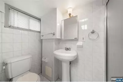 185 Larch Avenue, Teaneck Township, NJ 07666 - Photo 21