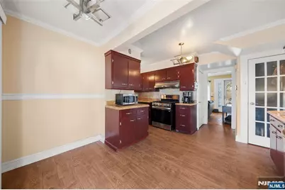 185 Larch Avenue, Teaneck Township, NJ 07666 - Photo 5