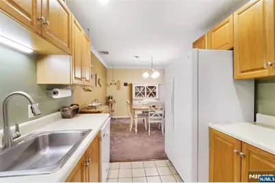 623 Schuyler 302 #302, Lyndhurst Township, NJ 07071 - Photo 5