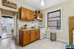 527-529 34th C3, Union City, NJ 07087 - Photo 3