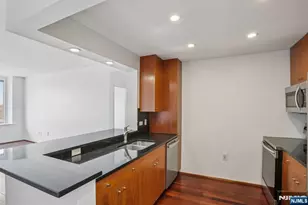 3110 City Pl, Edgewater, NJ 07020 - Photo 5