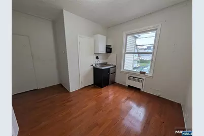 208 Howe Avenue 2F #2F, Passaic, NJ 07055 - Photo 3