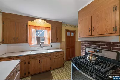 27-10 Urban Place, Fair Lawn, NJ 07410 - Photo 7