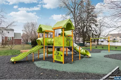 27-10 Urban Place, Fair Lawn, NJ 07410 - Photo 27