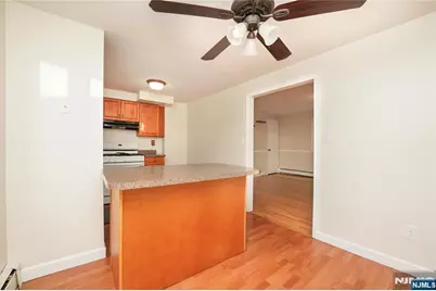 142 Maple 2 #2, Woodland Park, NJ 07424 - Photo 3