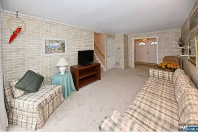 368 Elmwood Drive, Paramus, NJ 07652 - Photo 9