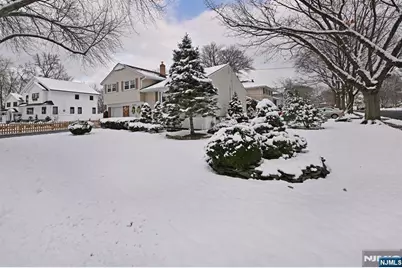 368 Elmwood Drive, Paramus, NJ 07652 - Photo 25