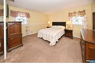 368 Elmwood Drive, Paramus, NJ 07652 - Photo 11