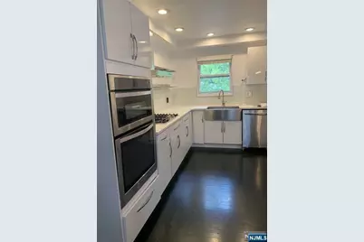 26 Lakeview Avenue D #D, Leonia, NJ 07605 - Photo 7