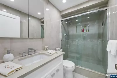 300 Winston 910 #910, Cliffside Park, NJ 07010 - Photo 15