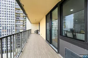 300 Winston 910, Cliffside Park, NJ 07010 - Photo 25