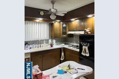 271 Danforth Avenue, Jersey City, NJ 07305 - Photo 7