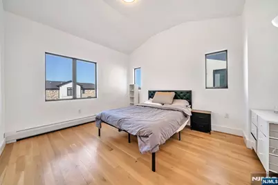 279 Myrtle Avenue, Fort Lee, NJ 07024 - Photo 15