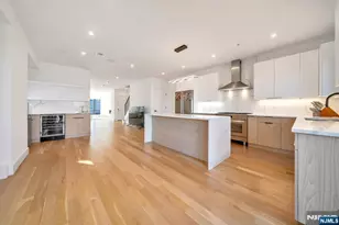 279 Myrtle Ave, Fort Lee, NJ 07024 - Photo 9