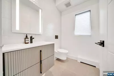 279 Myrtle Avenue, Fort Lee, NJ 07024 - Photo 13