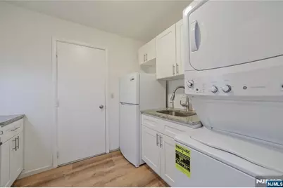 19 Manhattan Place 19 #19, Cliffside Park, NJ 07010 - Photo 9