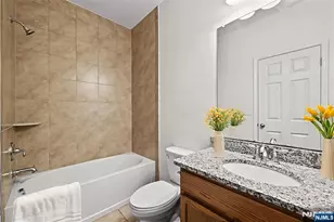 9 Landmark Ln 1003, Fair Lawn, NJ 07410 - Photo 5