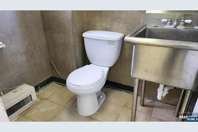 460 Commercial Avenue Front #Front, Palisades Park, NJ 07650 - Photo 5