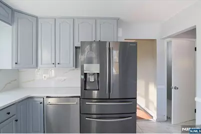 301 Riverview Road, Pompton Lakes, NJ 07442 - Photo 5