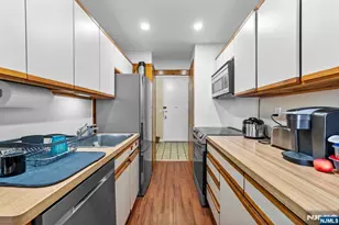 300 Winston Dr 2220, Cliffside Park, NJ 07010 - Photo 11