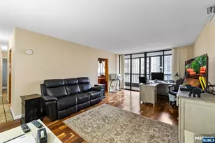 300 Winston Dr 2220, Cliffside Park, NJ 07010 - Photo 3