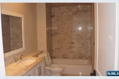 14 Marquis Court 14 #14, Edgewater, NJ 07020 - Photo 11