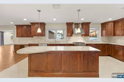 662 Summit Street, Englewood Cliffs, NJ 07632 - Photo 21