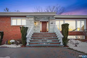 662 Summit St, Englewood Cliffs, NJ 07632 - Photo 15