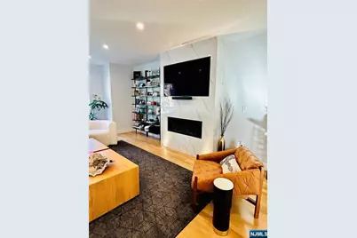 391 B Undercliff B #B, Edgewater, NJ 07020 - Photo 3