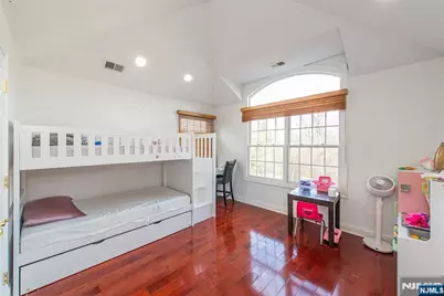 115 Kensington Lane 196 #196, Livingston, NJ 07039 - Photo 5