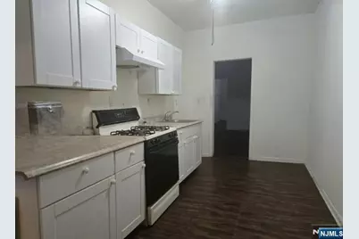 528 Valley Brook Avenue 2Fl #2FL, Lyndhurst Township, NJ 07071 - Photo 3