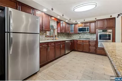 85 Merseles Street 2 #2, Jersey City, NJ 07302 - Photo 3