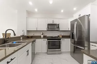 216 The Promenade, Edgewater, NJ 07020 - Photo 3