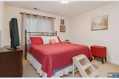 28 Cliff 28 #28, Englewood, NJ 07631 - Photo 5