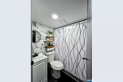 181 Hollywood Avenue, Irvington, NJ 07111 - Photo 15