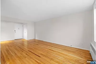2160 Center Avenue 5R #5R, Fort Lee, NJ 07024 - Photo 5