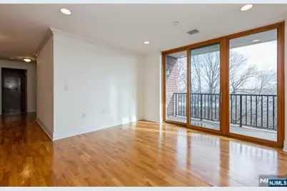17 Meadow Road 407 #407, Rutherford, NJ 07070 - Photo 5