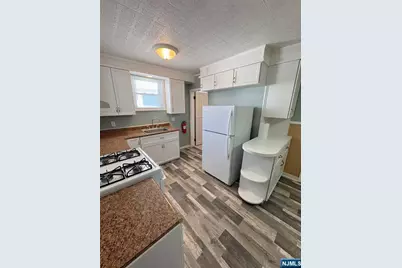 592 Central Avenue, Carlstadt, NJ 07072 - Photo 7